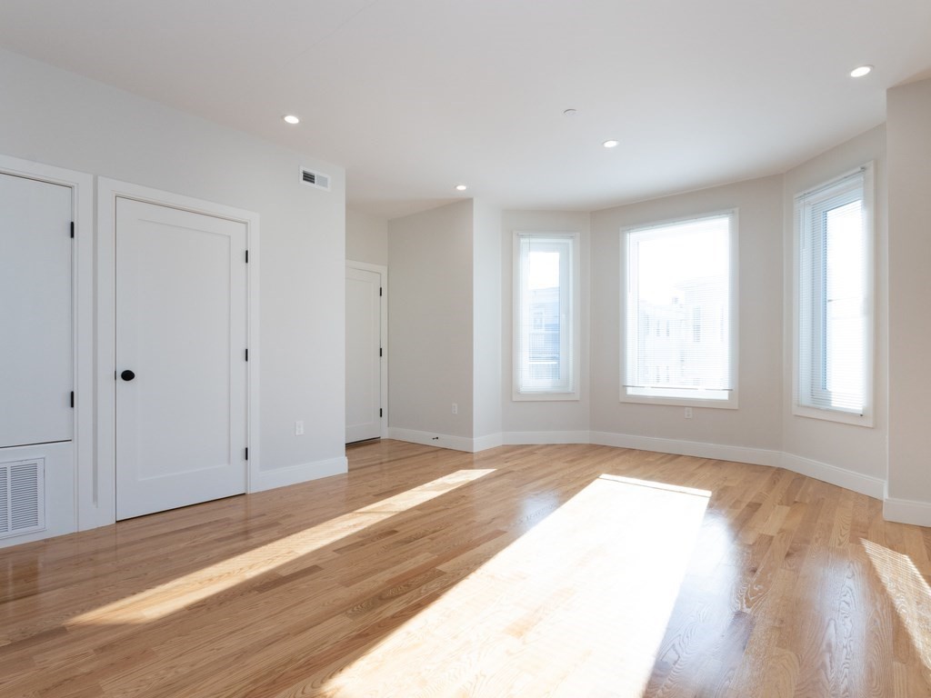 9 Tovar # 3 Property Photo 4