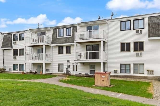96 Main St # E6 Property Photo 16