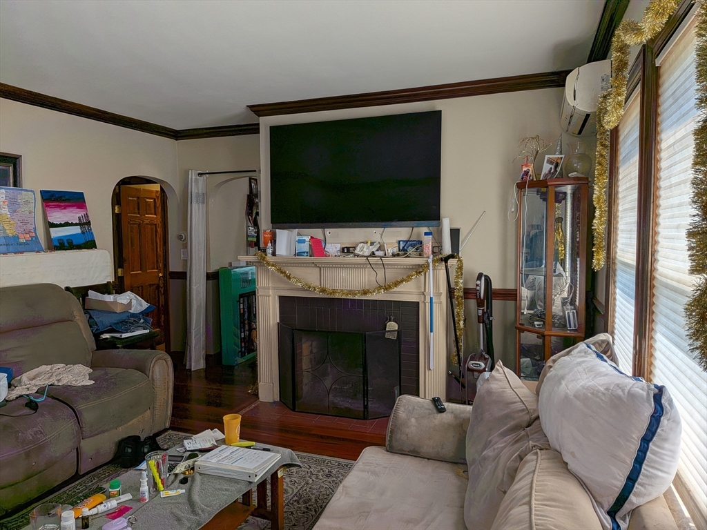 7 Willis Ave Property Photo 9