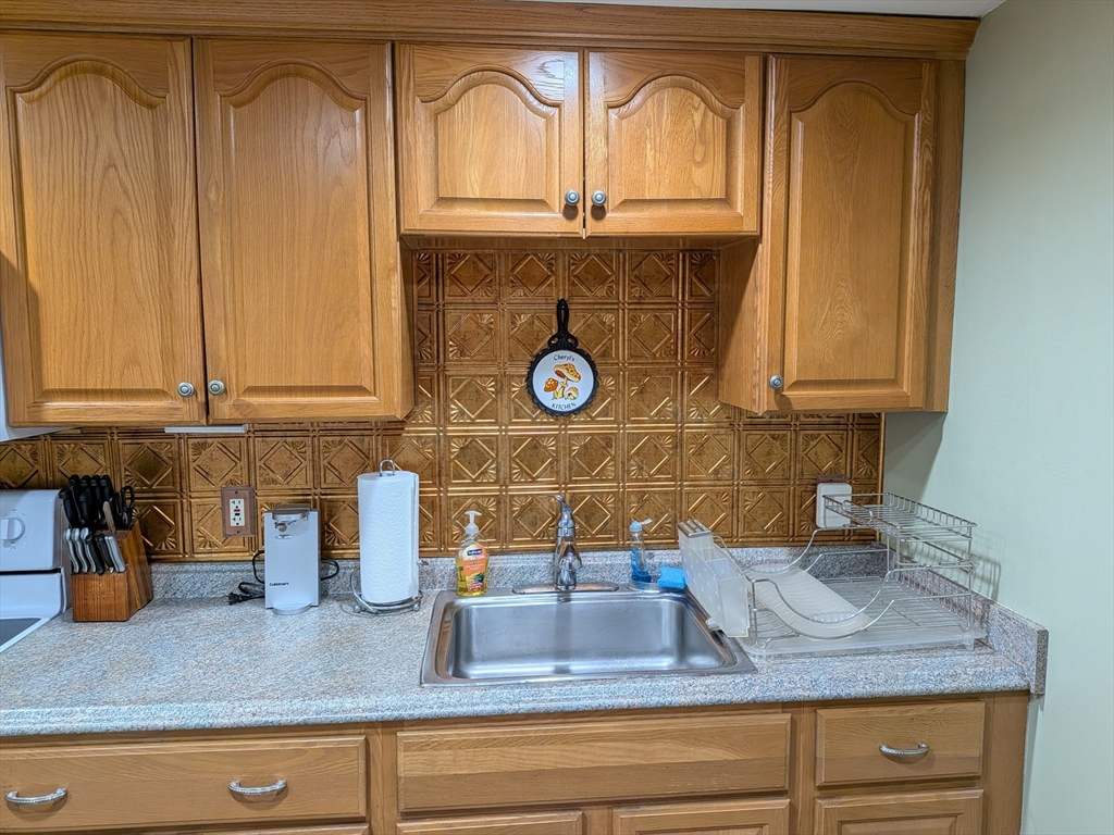 7 Willis Ave Property Photo 15