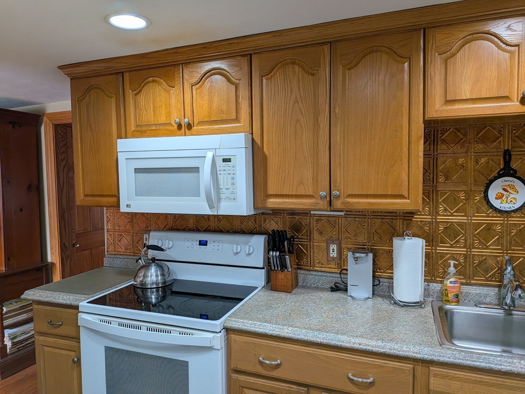 7 Willis Ave Property Photo 16