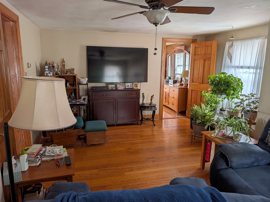 7 Willis Ave Property Photo 21