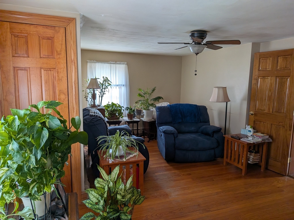 7 Willis Ave Property Photo 22