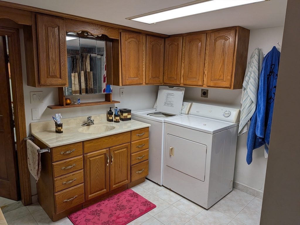 7 Willis Ave Property Photo 27