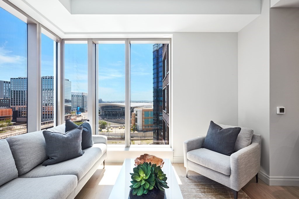 135 Seaport Blvd # 808 Property Photo 1