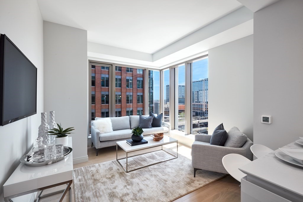 135 Seaport Blvd # 808 Property Photo 2