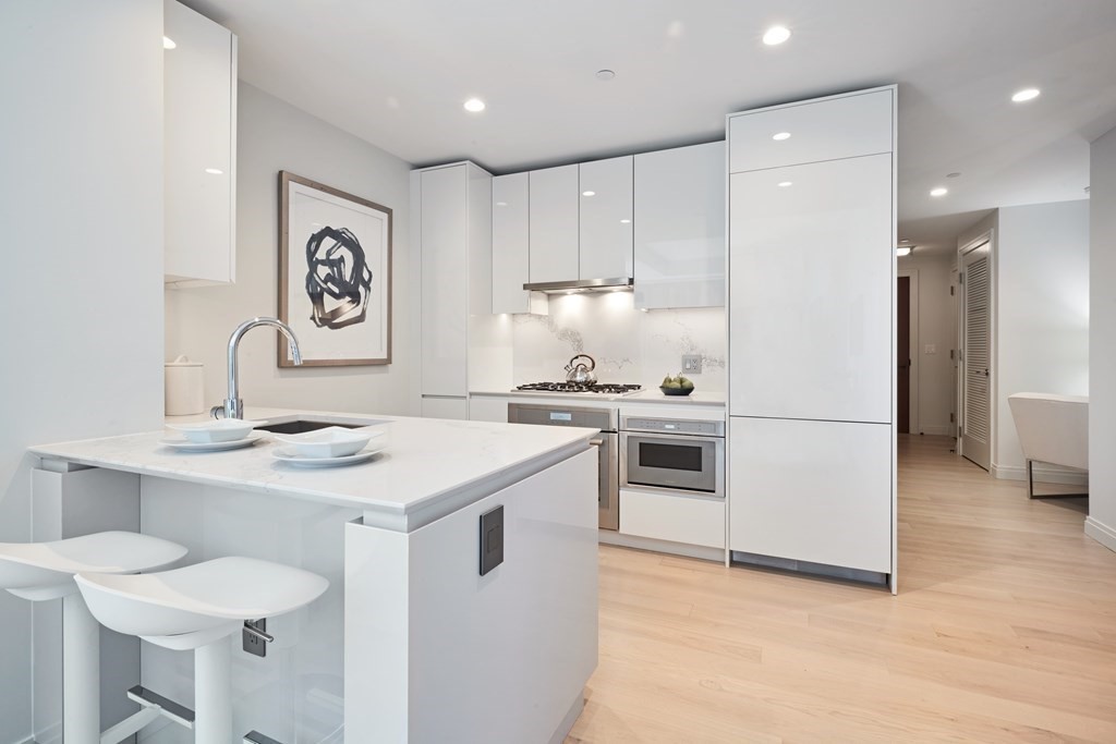 135 Seaport Blvd # 808 Property Photo 4