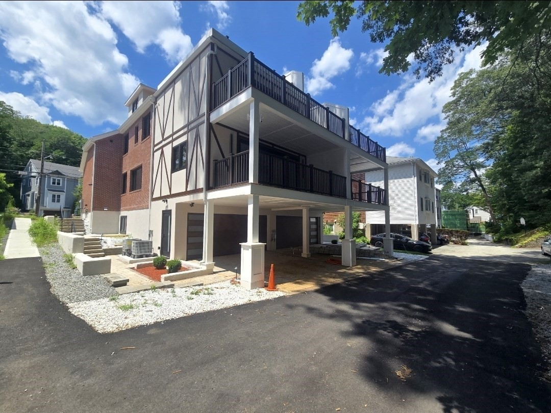 442 Lowell Ave Property Photo 3