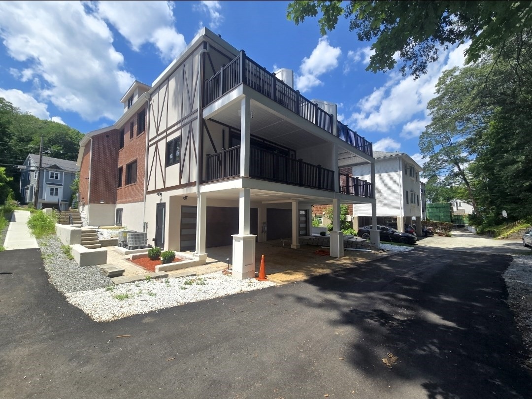 444 Lowell Ave Property Photo 3