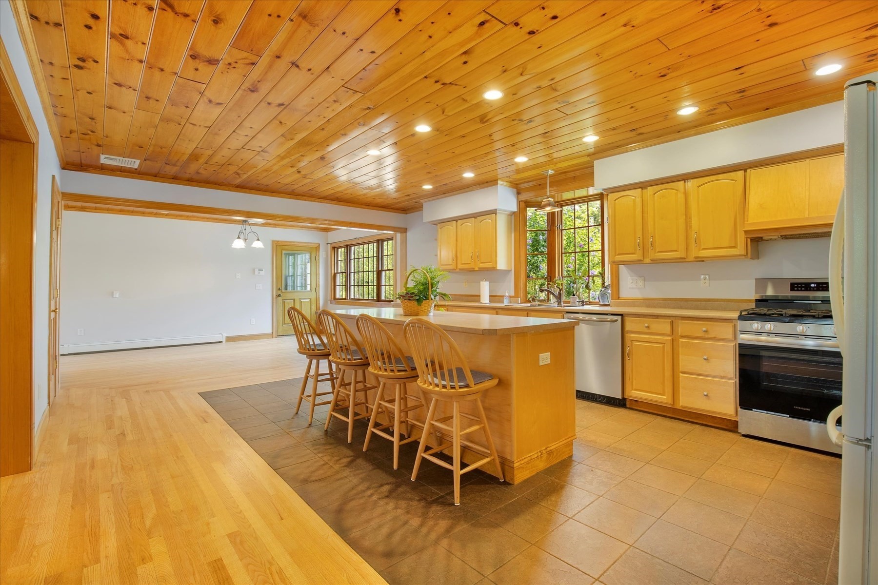 220 Mattapoisett Rd Property Photo 9