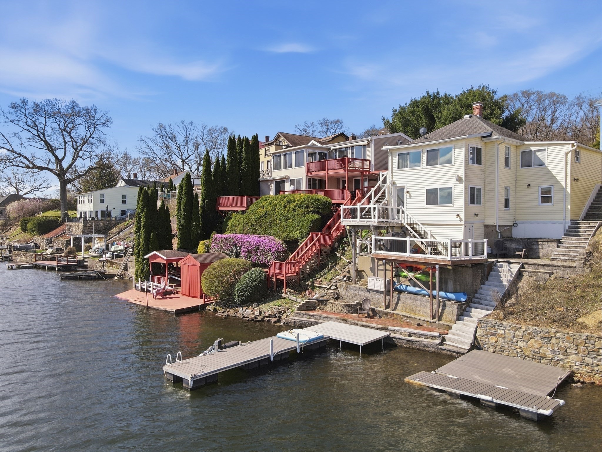 411B Lake Avenue Property Photo 1