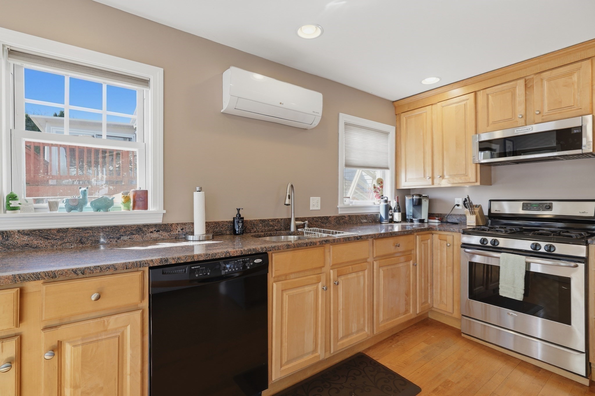 411b Lake Avenue Property Photo 7