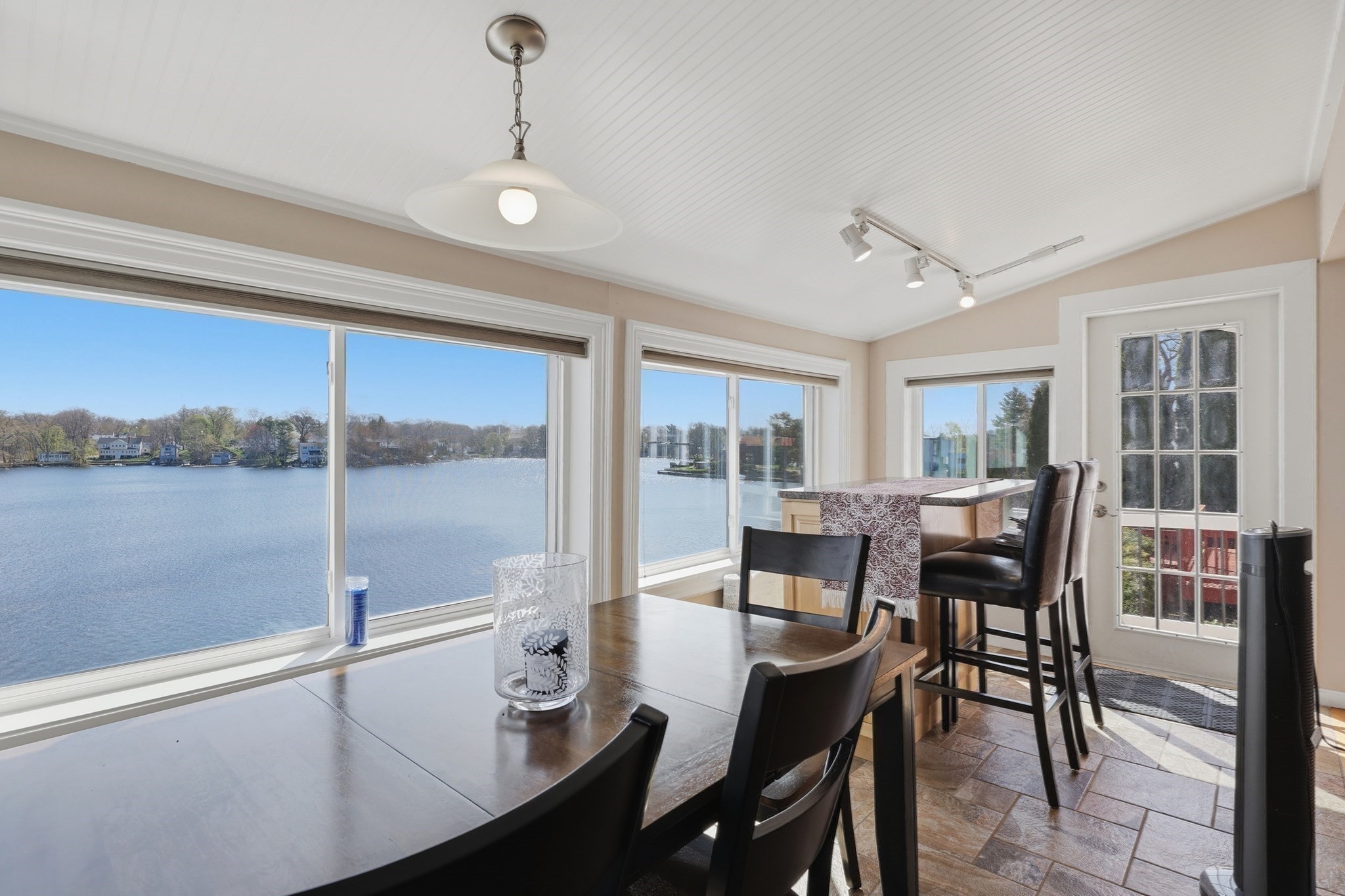 411b Lake Avenue Property Photo 8