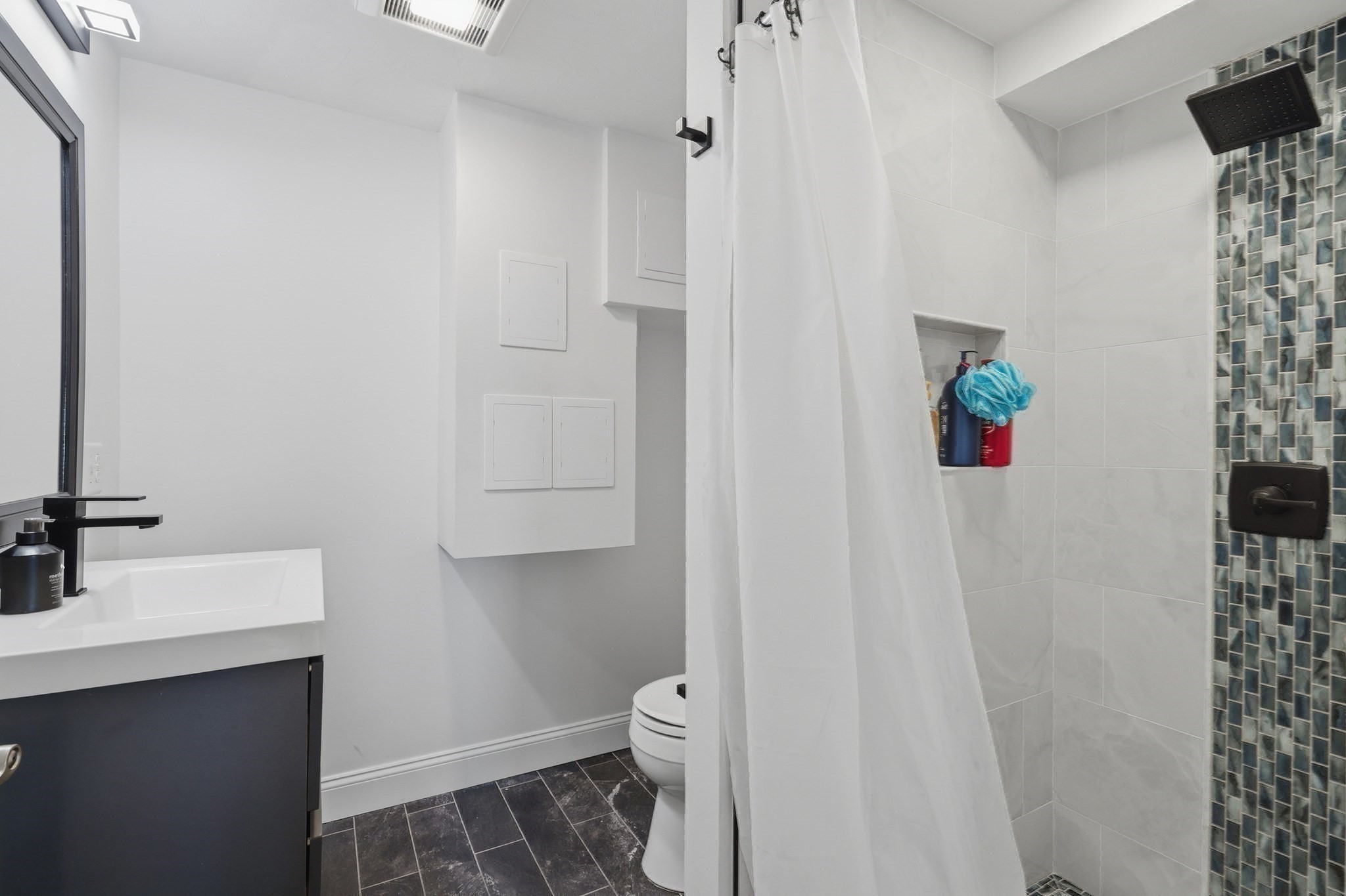 411b Lake Avenue Property Photo 21