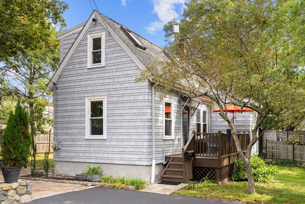 24 Bellington St Property Photo 1