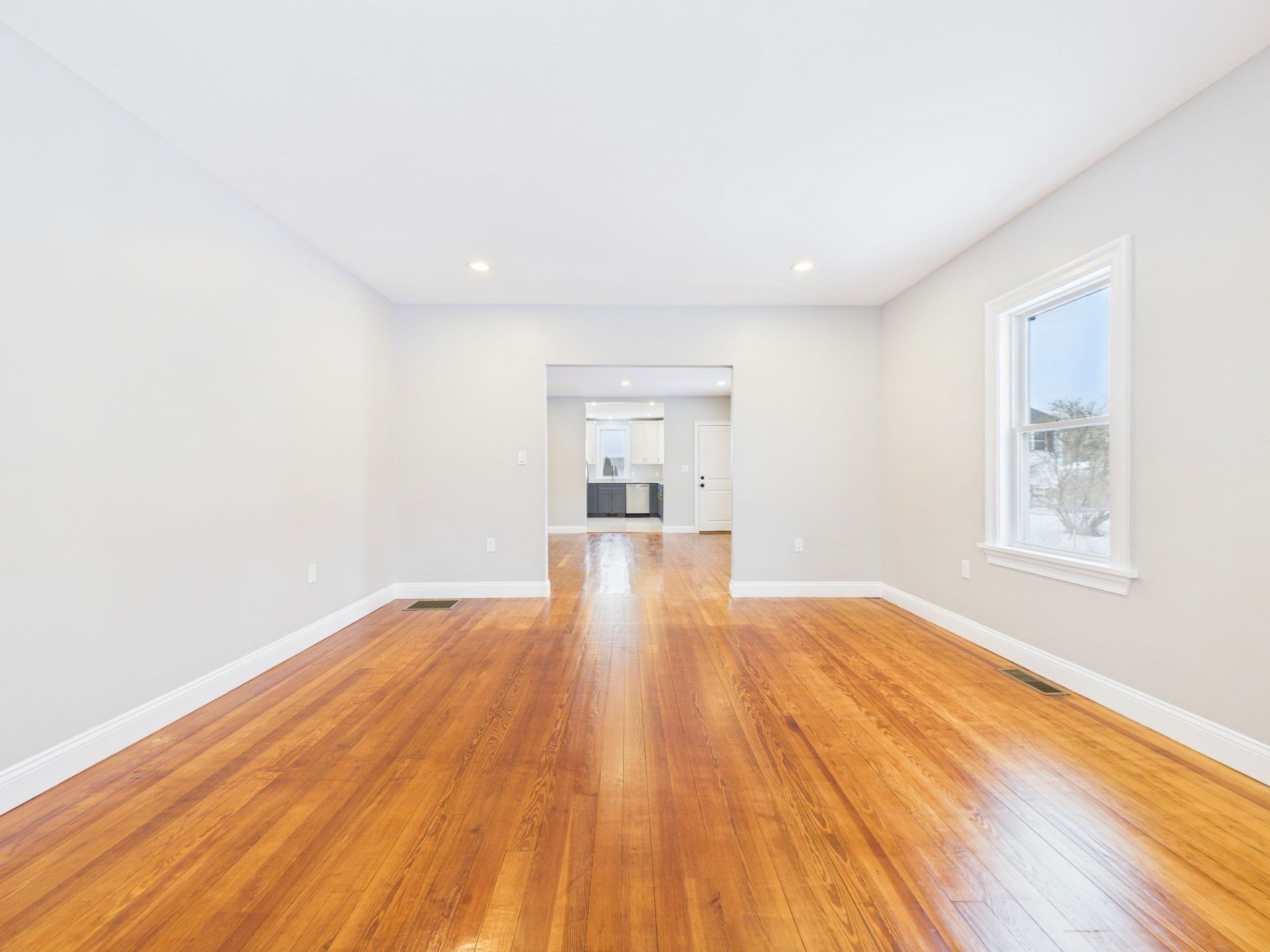 542 King Philip St Property Photo 15