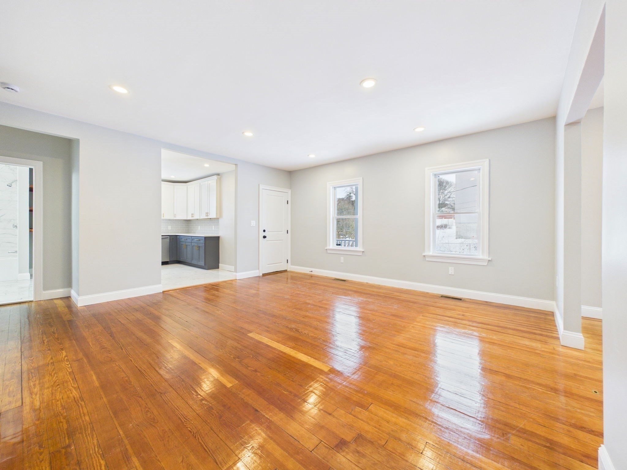542 King Philip St Property Photo 16