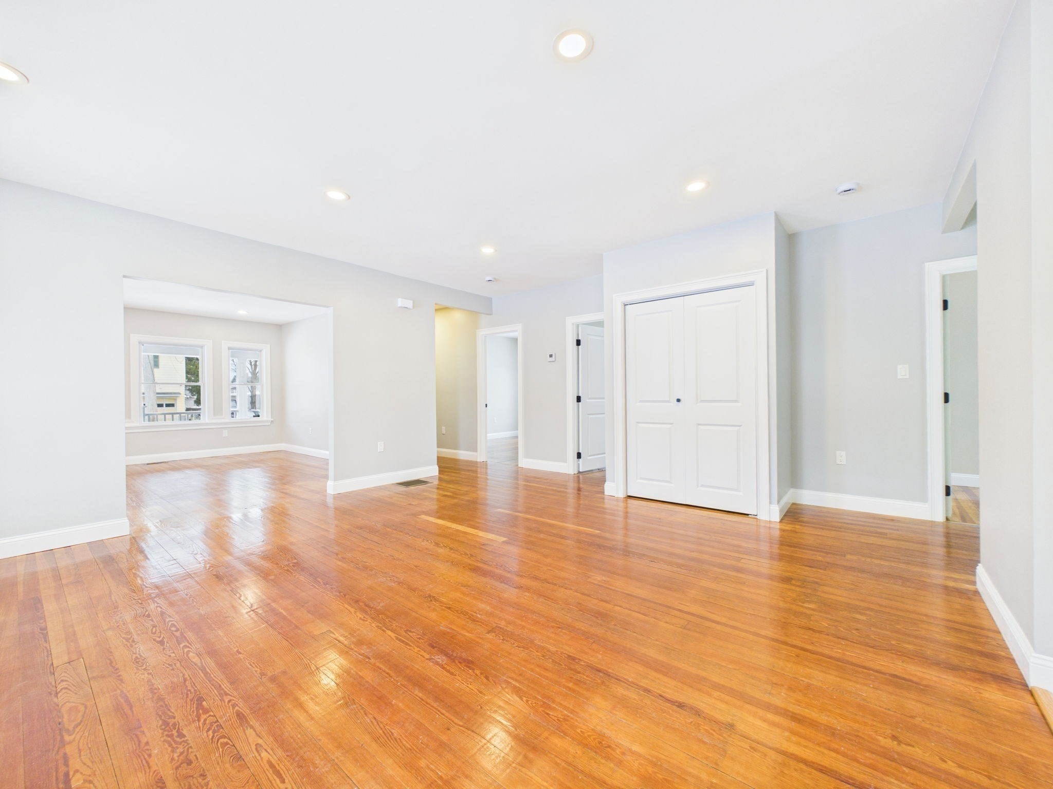 542 King Philip St Property Photo 19