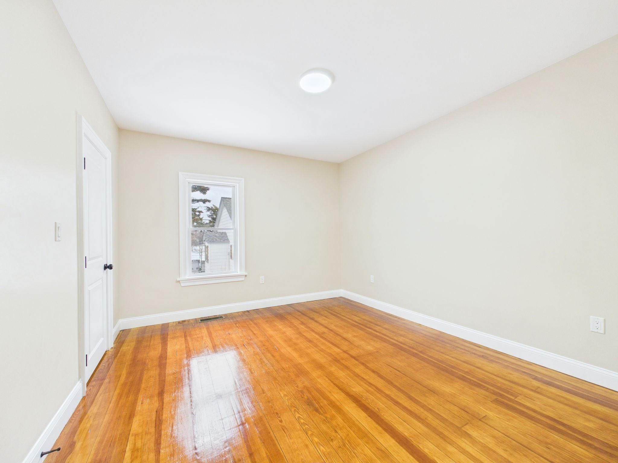 542 King Philip St Property Photo 22