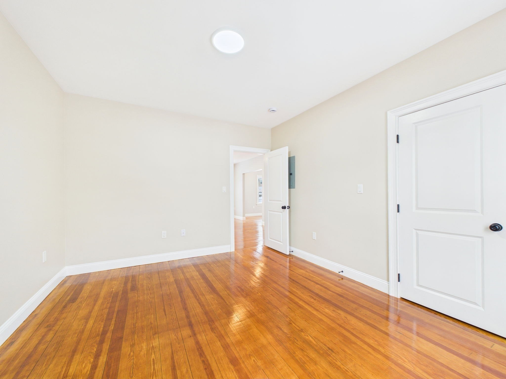 542 King Philip St Property Photo 23