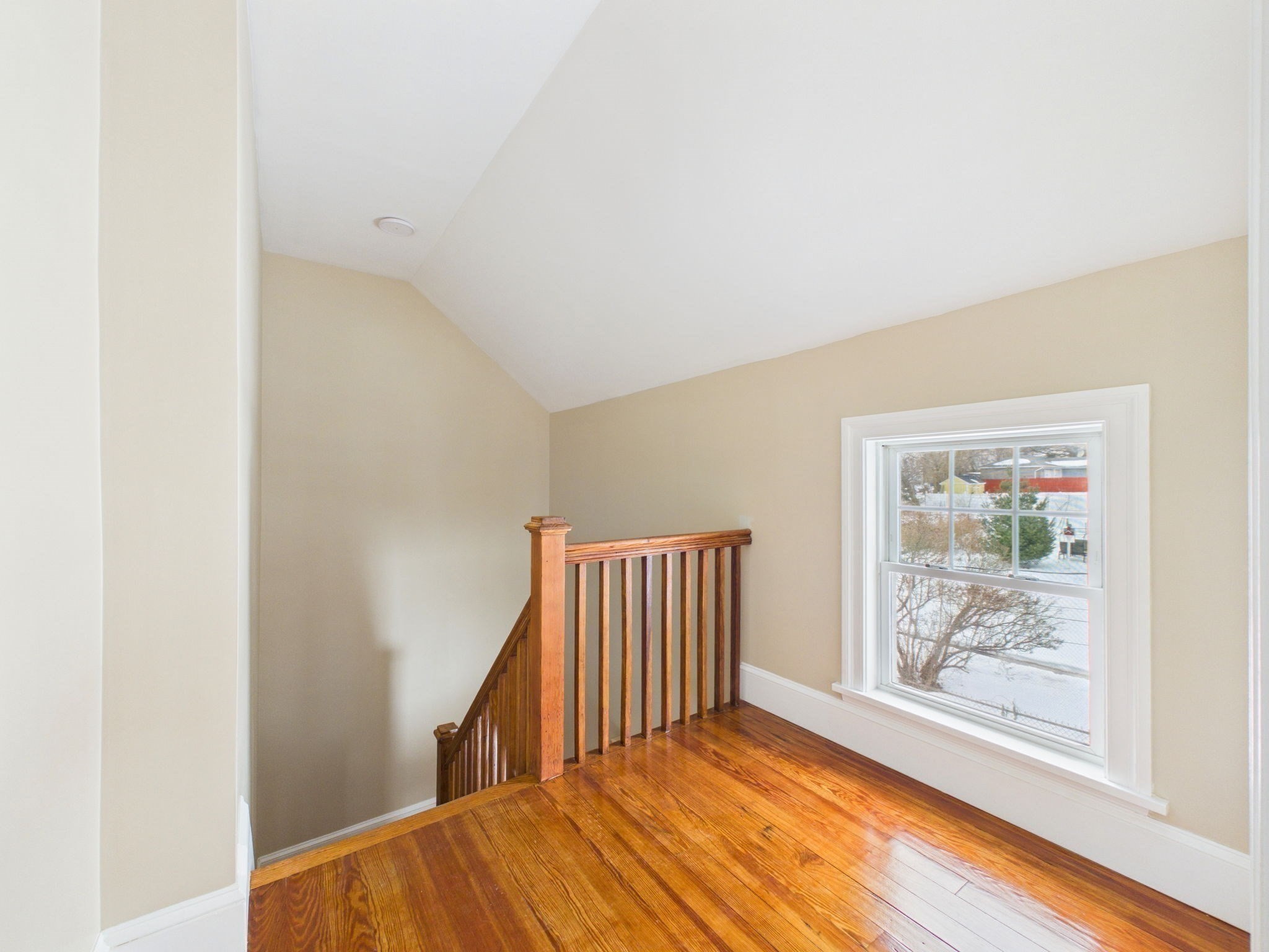 542 King Philip St Property Photo 26