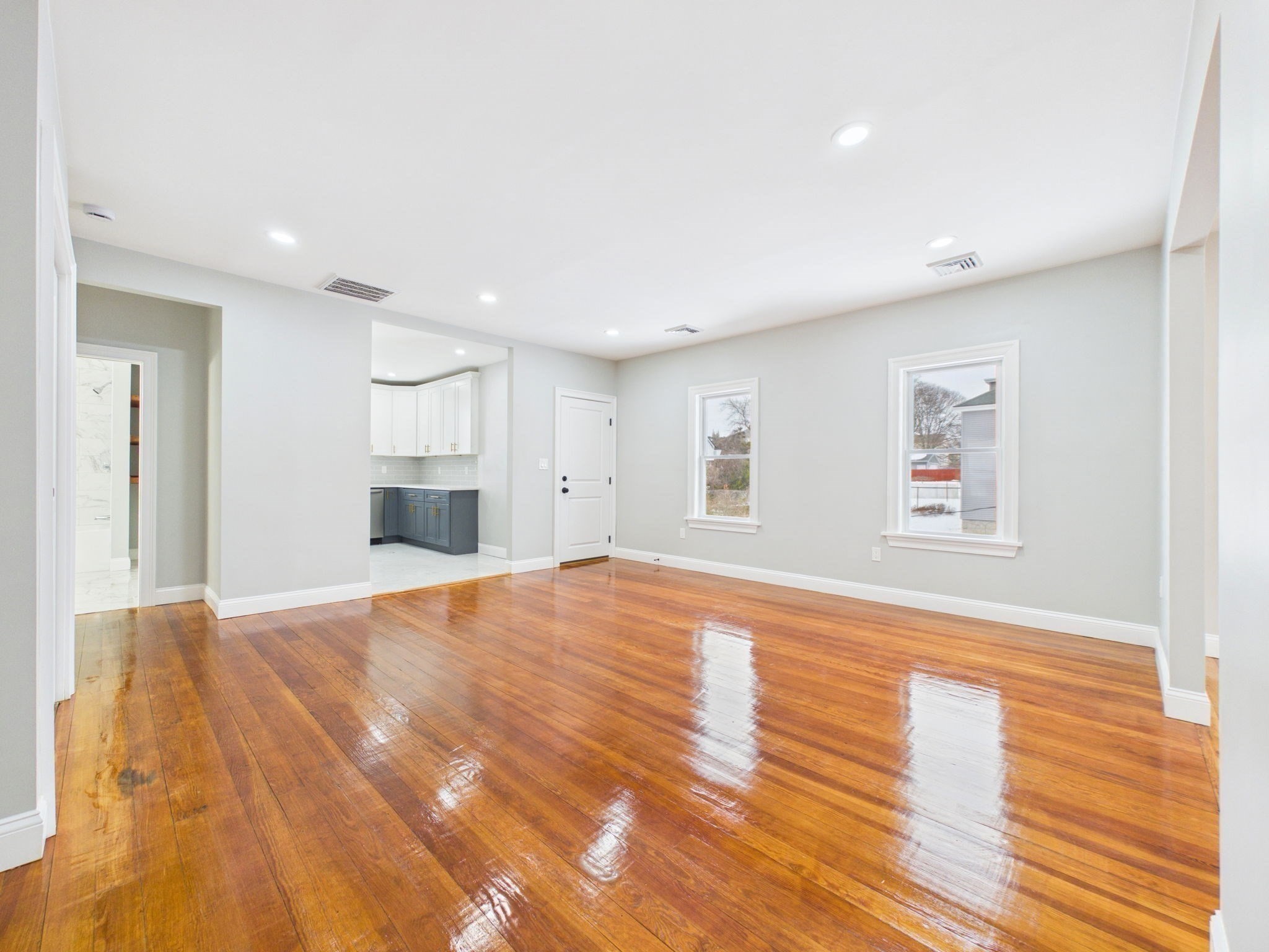 542 King Philip St Property Photo 28