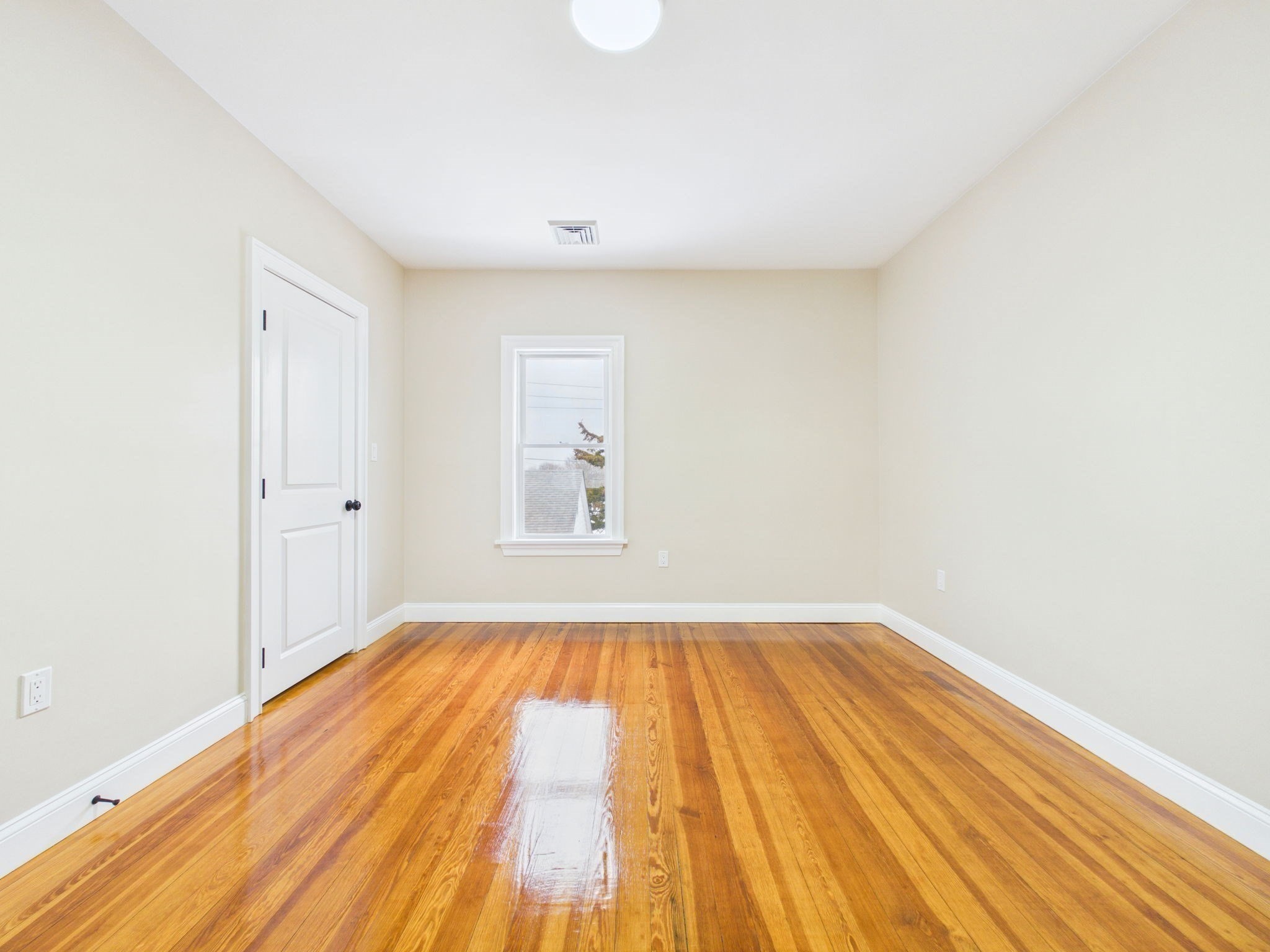 542 King Philip St Property Photo 32