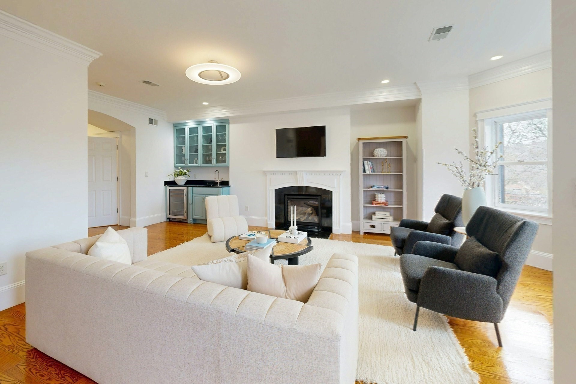 322 Tappan St # 2 Property Photo 9