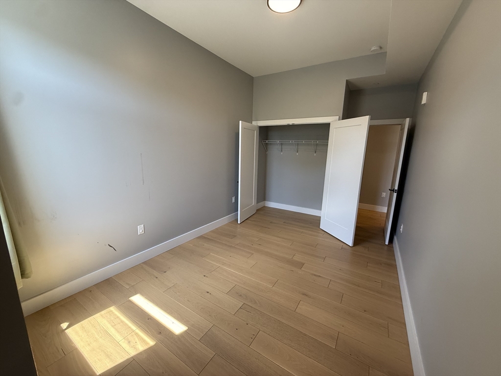 60 Cross St E # 207 Property Photo 10