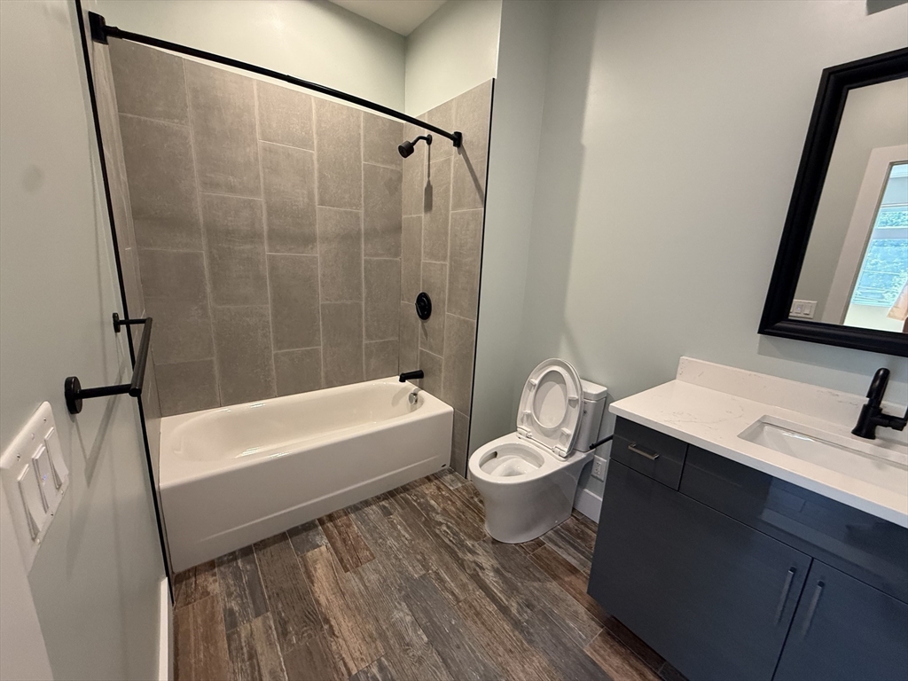 60 Cross St E # 207 Property Photo 13