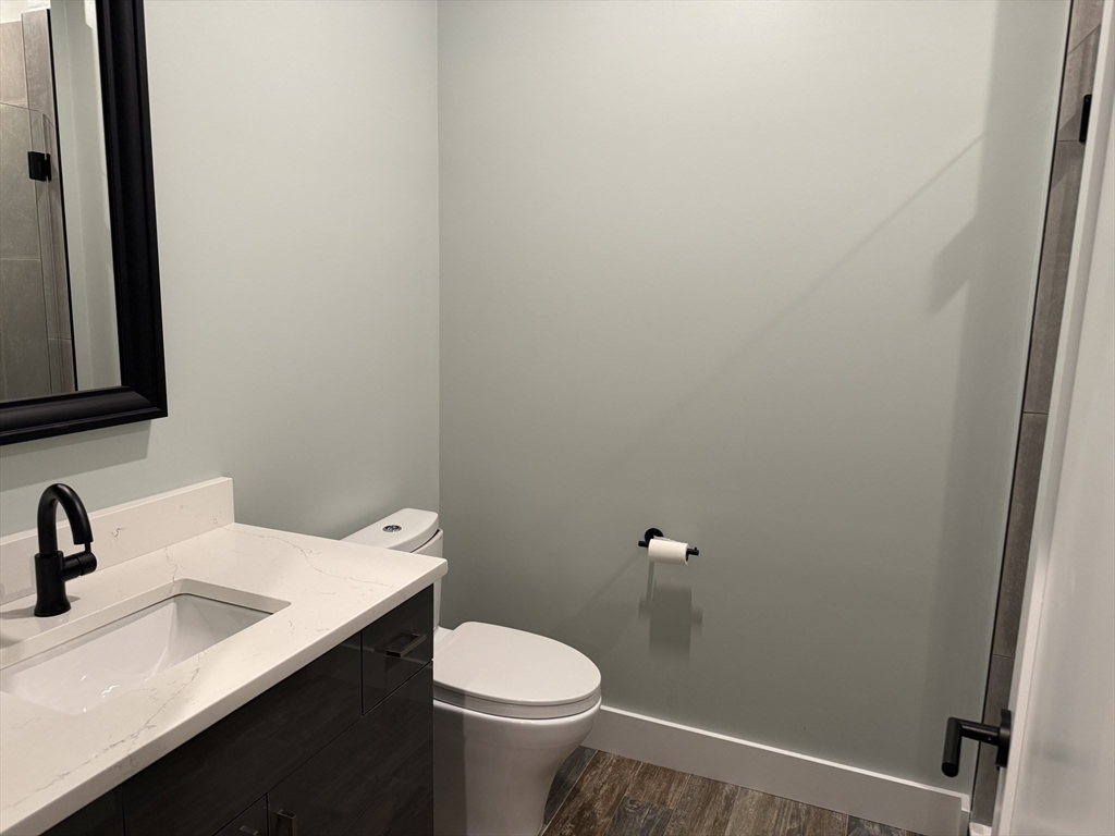 60 Cross St E # 207 Property Photo 14