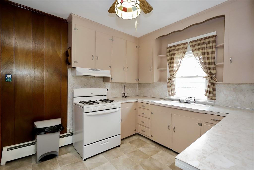 79 Woodlawn St Property Photo 10