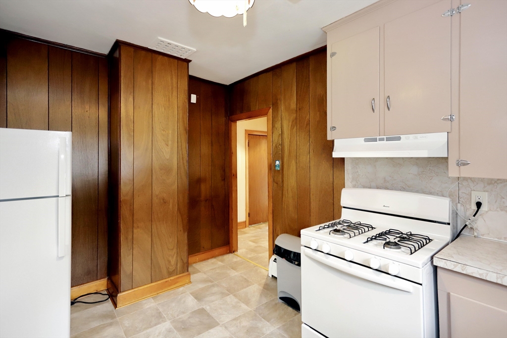 79 Woodlawn St Property Photo 11