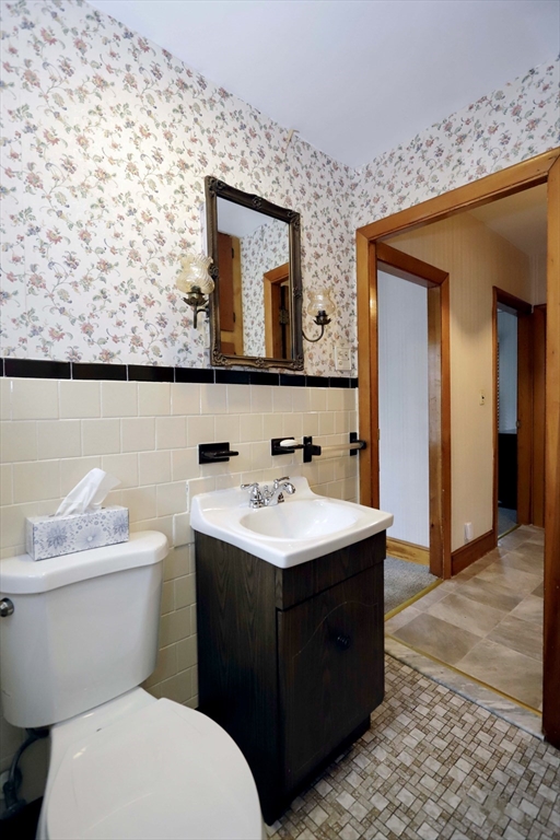 79 Woodlawn St Property Photo 35