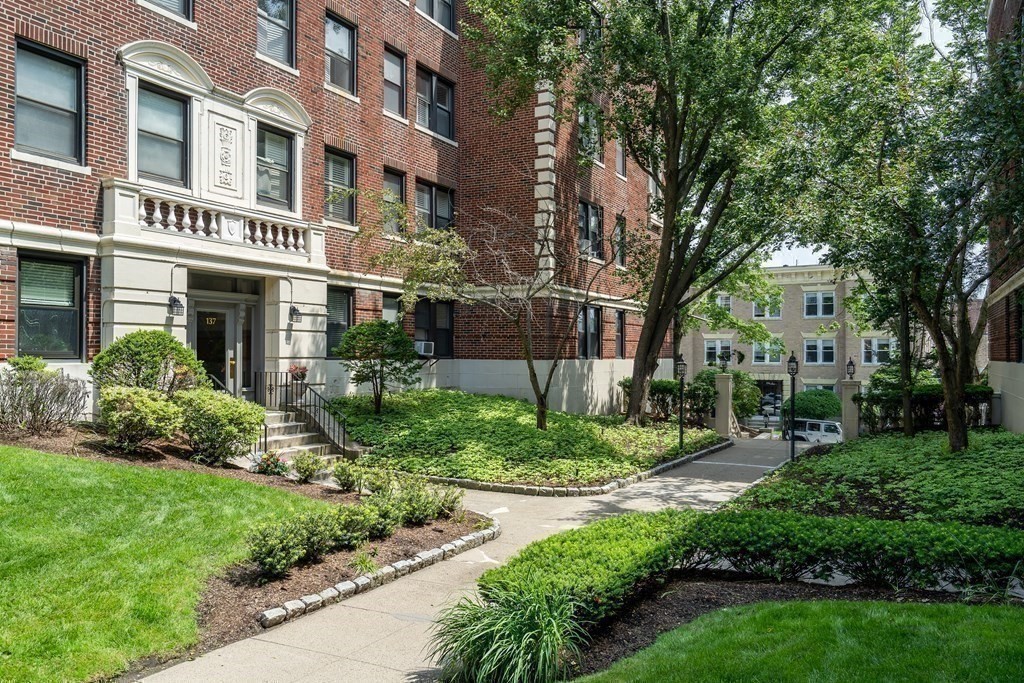 137 Englewood Ave # 5 Property Photo 33