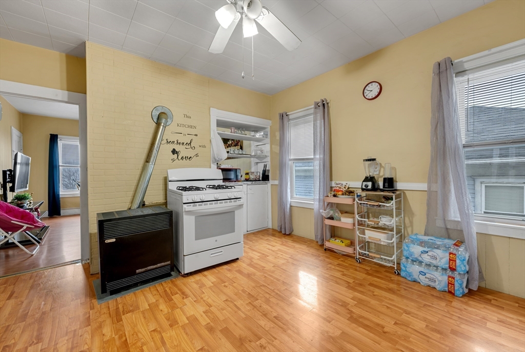 20 Mott St Property Photo 7
