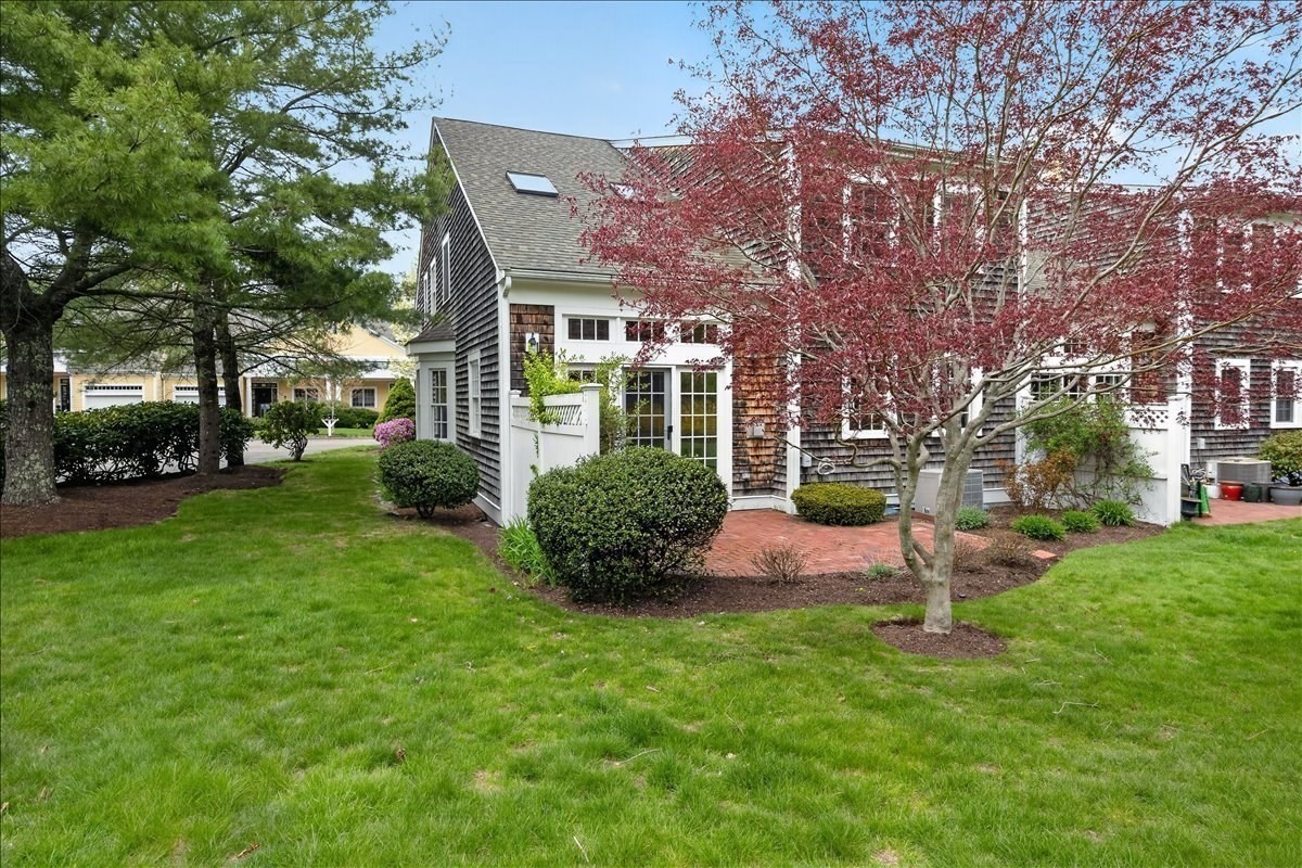 14 Whiting Lane # 14 Property Photo 6