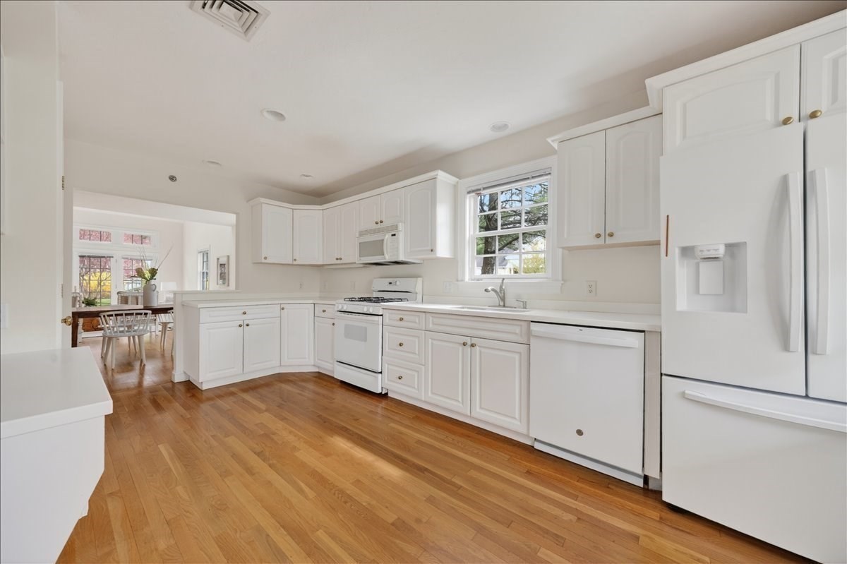 14 Whiting Lane # 14 Property Photo 16