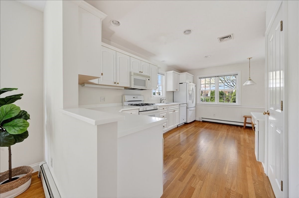 14 Whiting Lane # 14 Property Photo 17