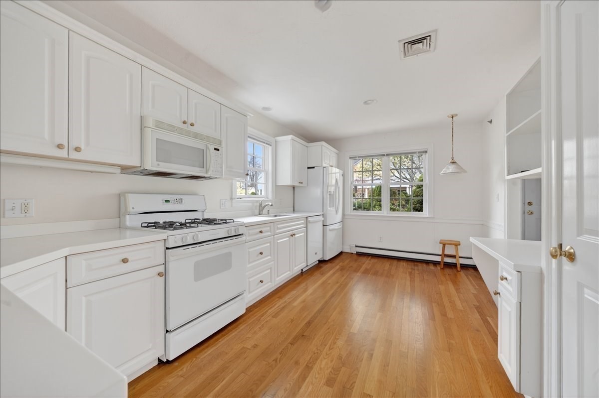 14 Whiting Lane # 14 Property Photo 18