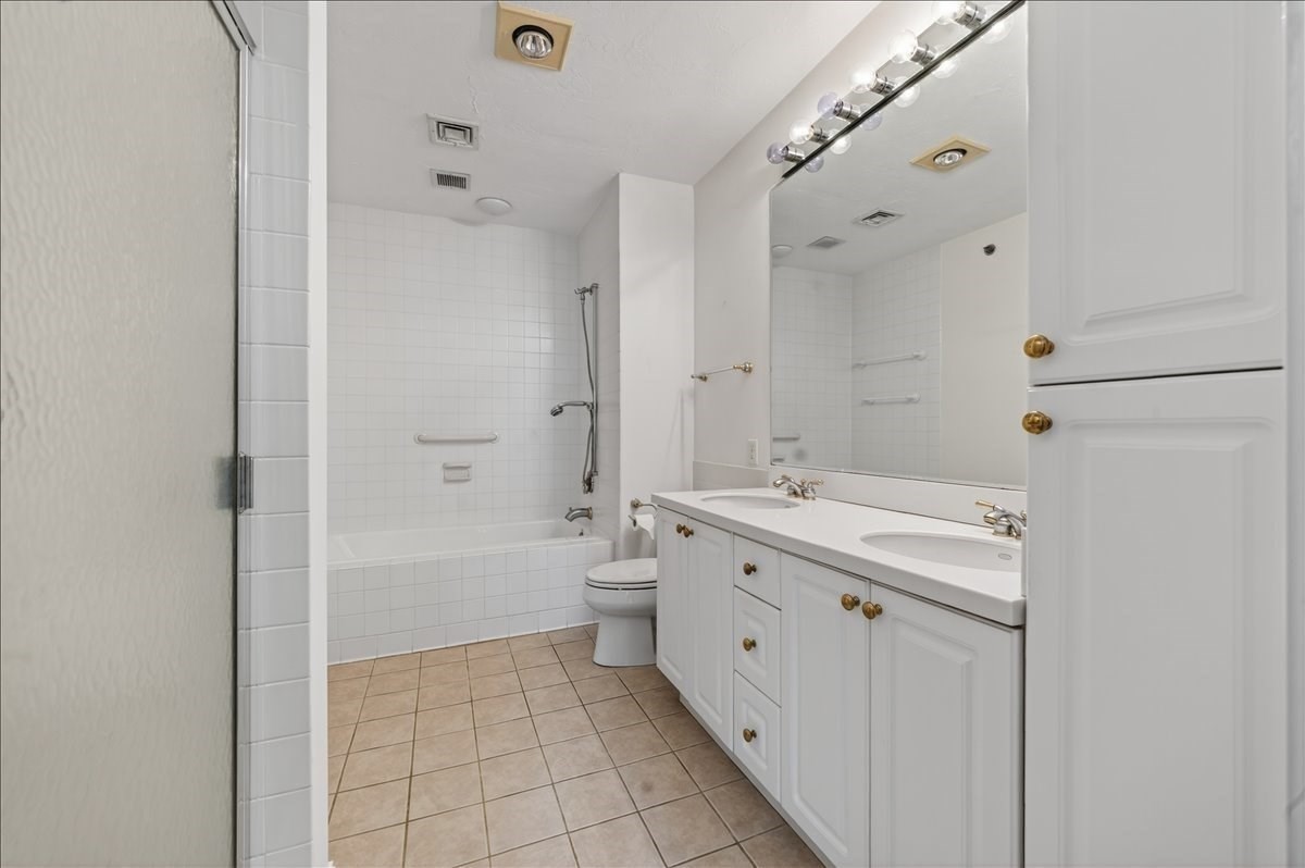 14 Whiting Lane # 14 Property Photo 25
