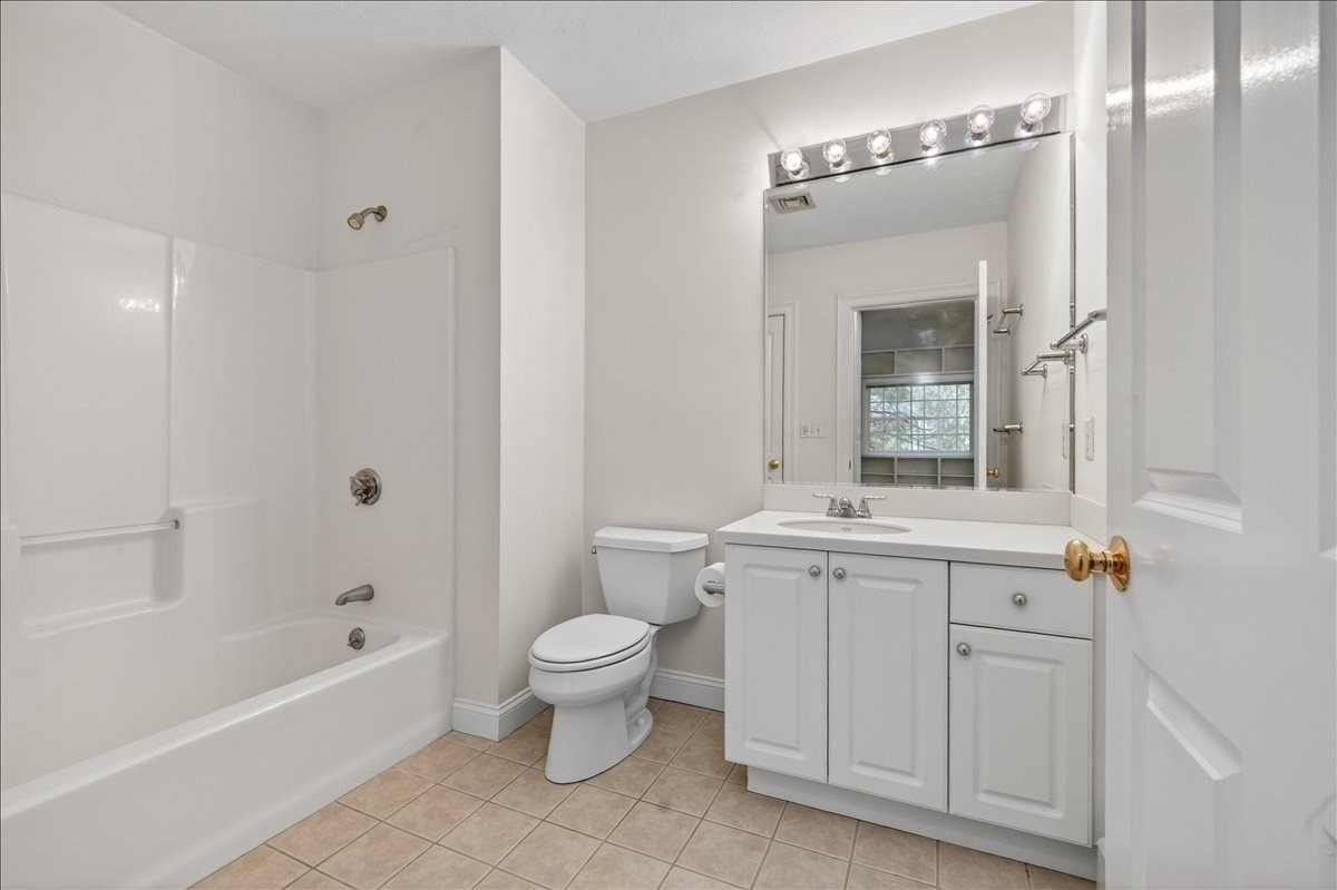 14 Whiting Lane # 14 Property Photo 33