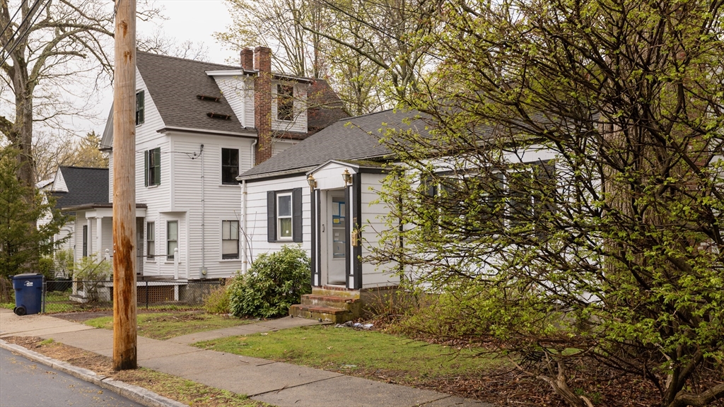 177 Perham St Property Photo 3
