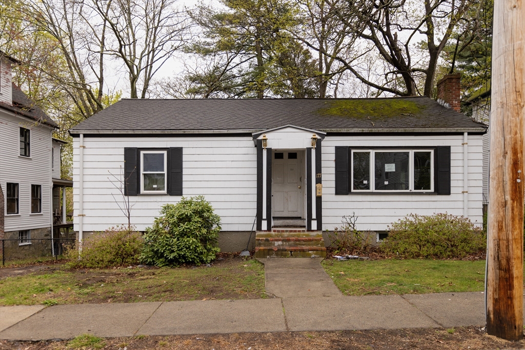 177 Perham St Property Photo 4