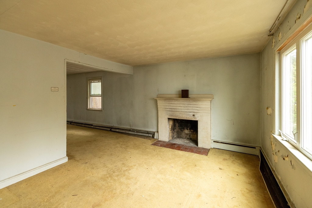 177 Perham St Property Photo 9