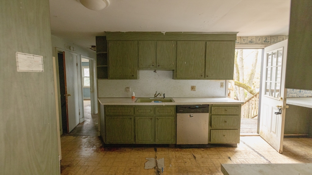 177 Perham St Property Photo 12