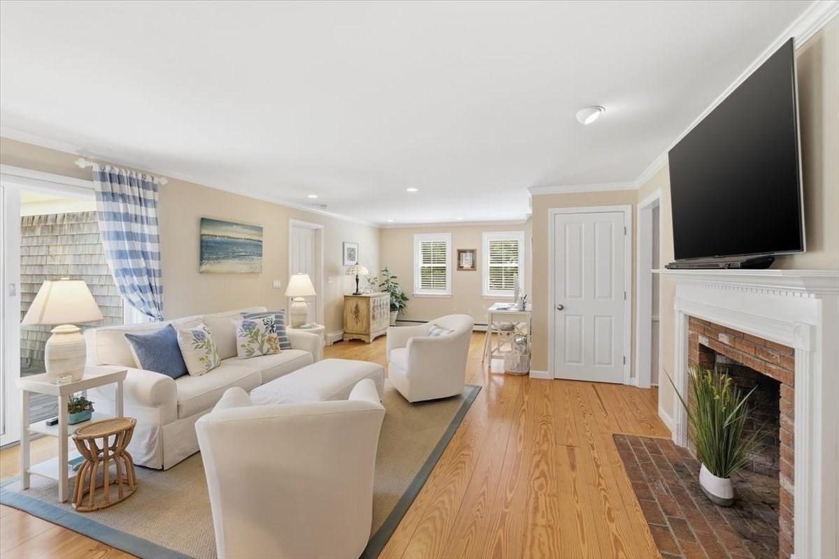 60 Harbor Hill Rd Property Photo 14