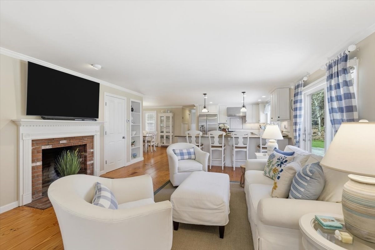 60 Harbor Hill Rd Property Photo 16