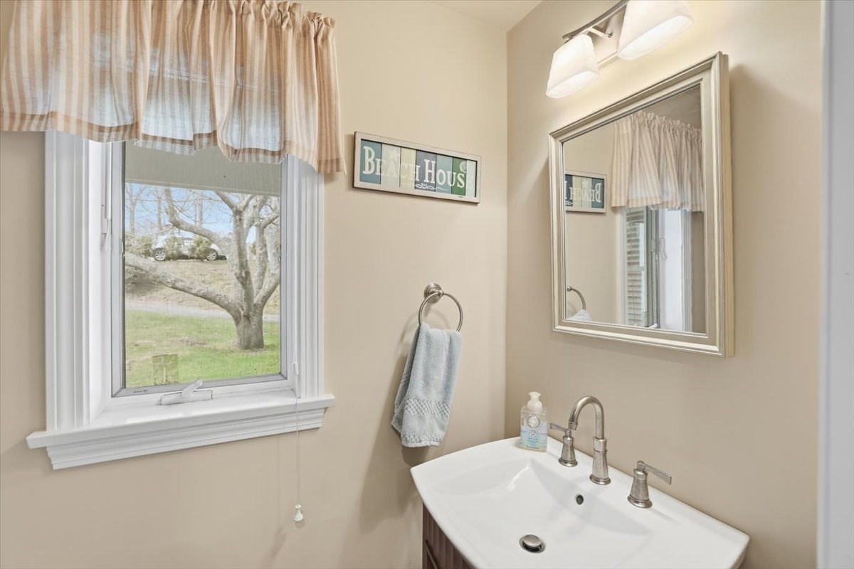 60 Harbor Hill Rd Property Photo 20