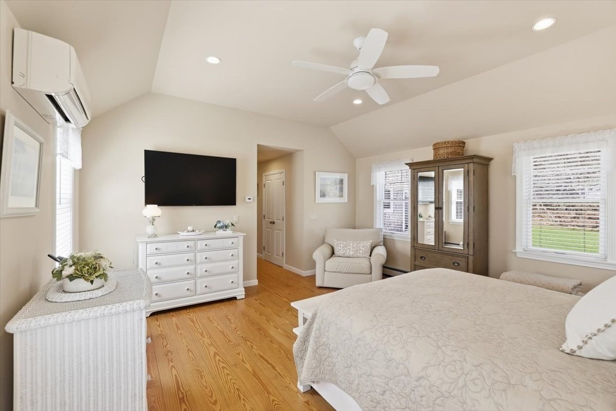 60 Harbor Hill Rd Property Photo 23
